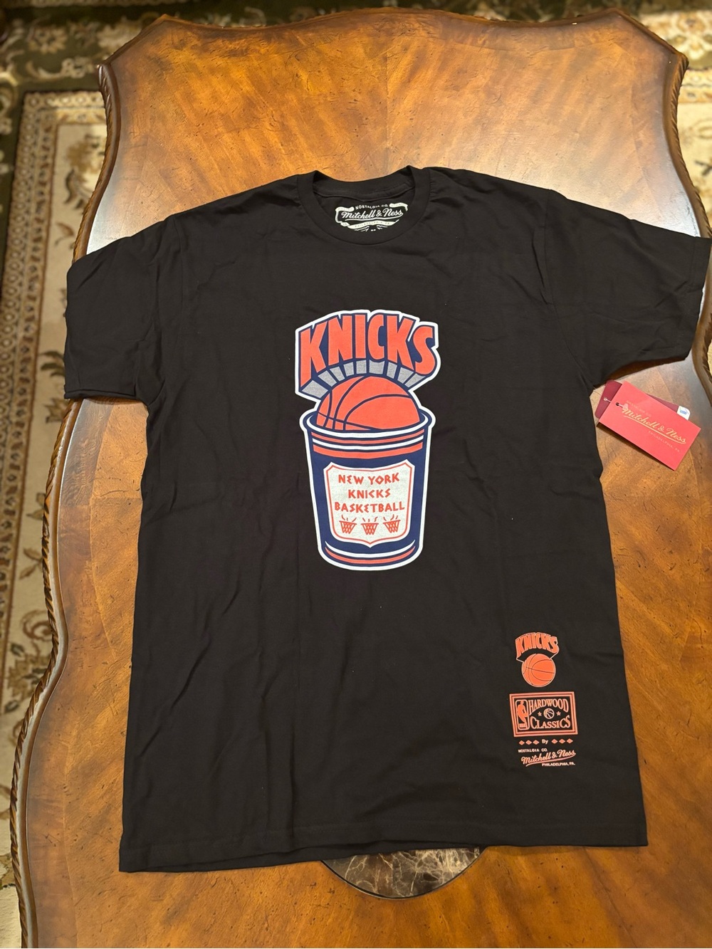 New York Knicks Mitchell & Ness Black Graphic Tee New With Tags Size Medium